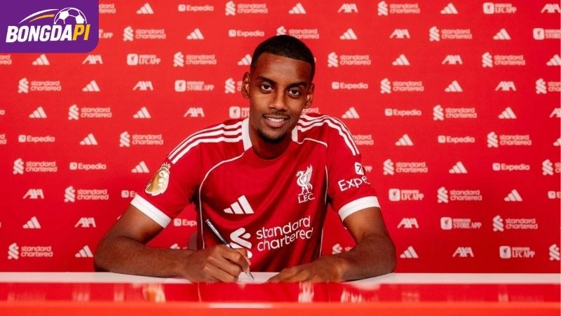 hot bom tan kich no isak den voi anfield
